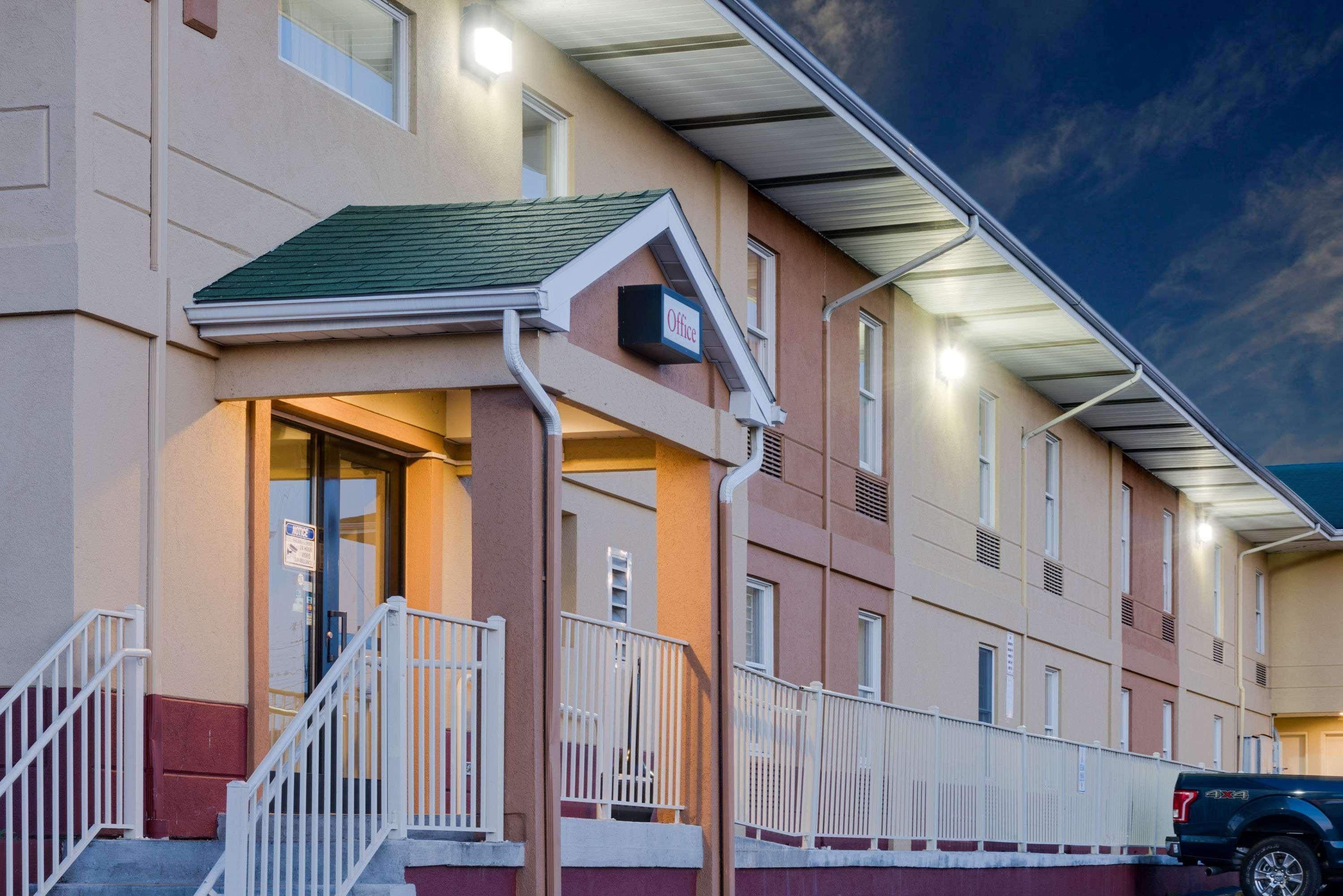 Super 8 By Wyndham Allentown Exterior photo