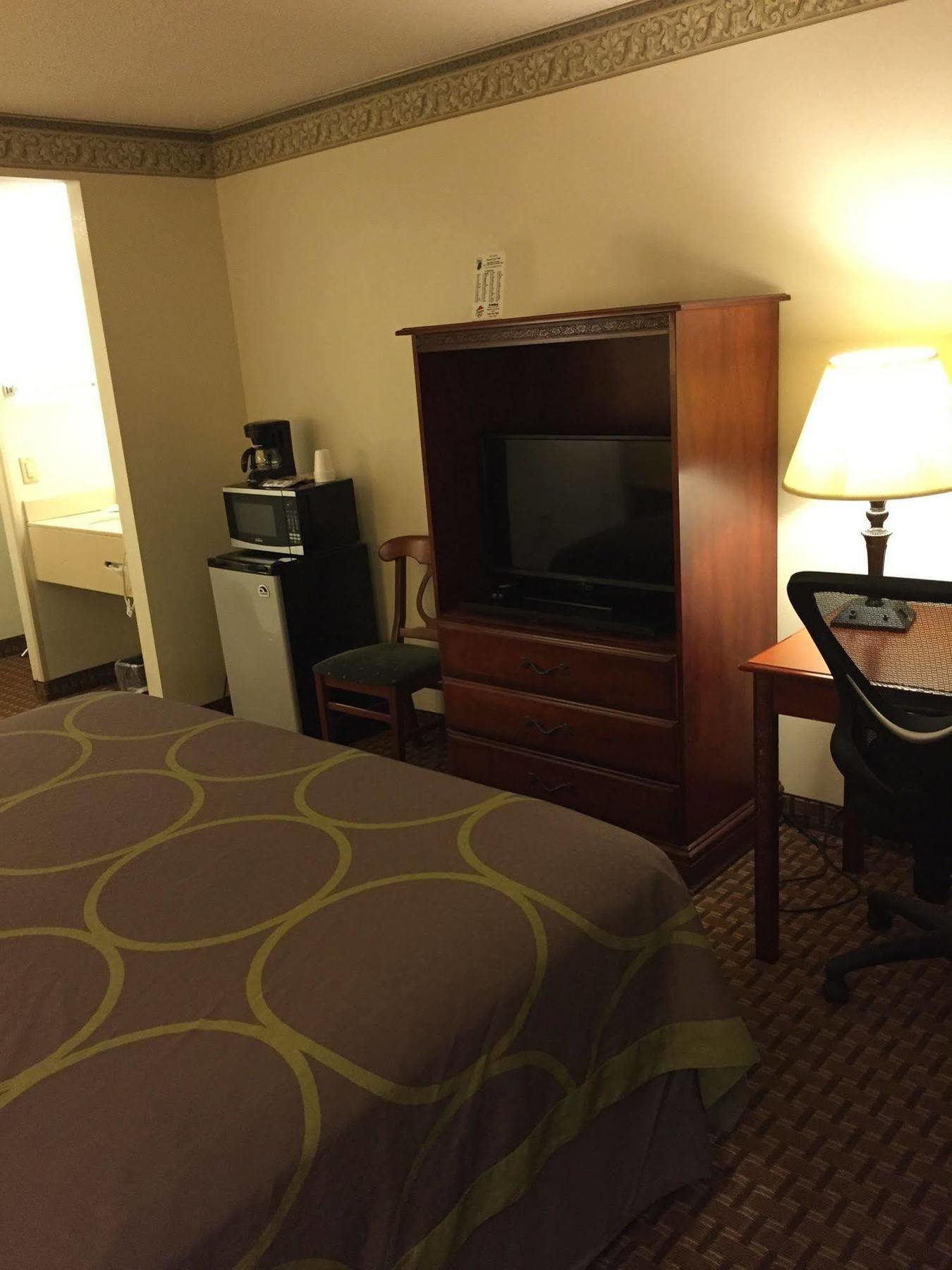 Super 8 By Wyndham Allentown Exterior photo