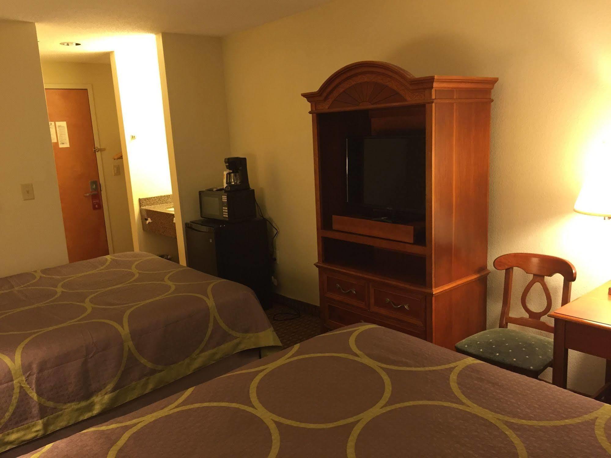 Super 8 By Wyndham Allentown Exterior photo