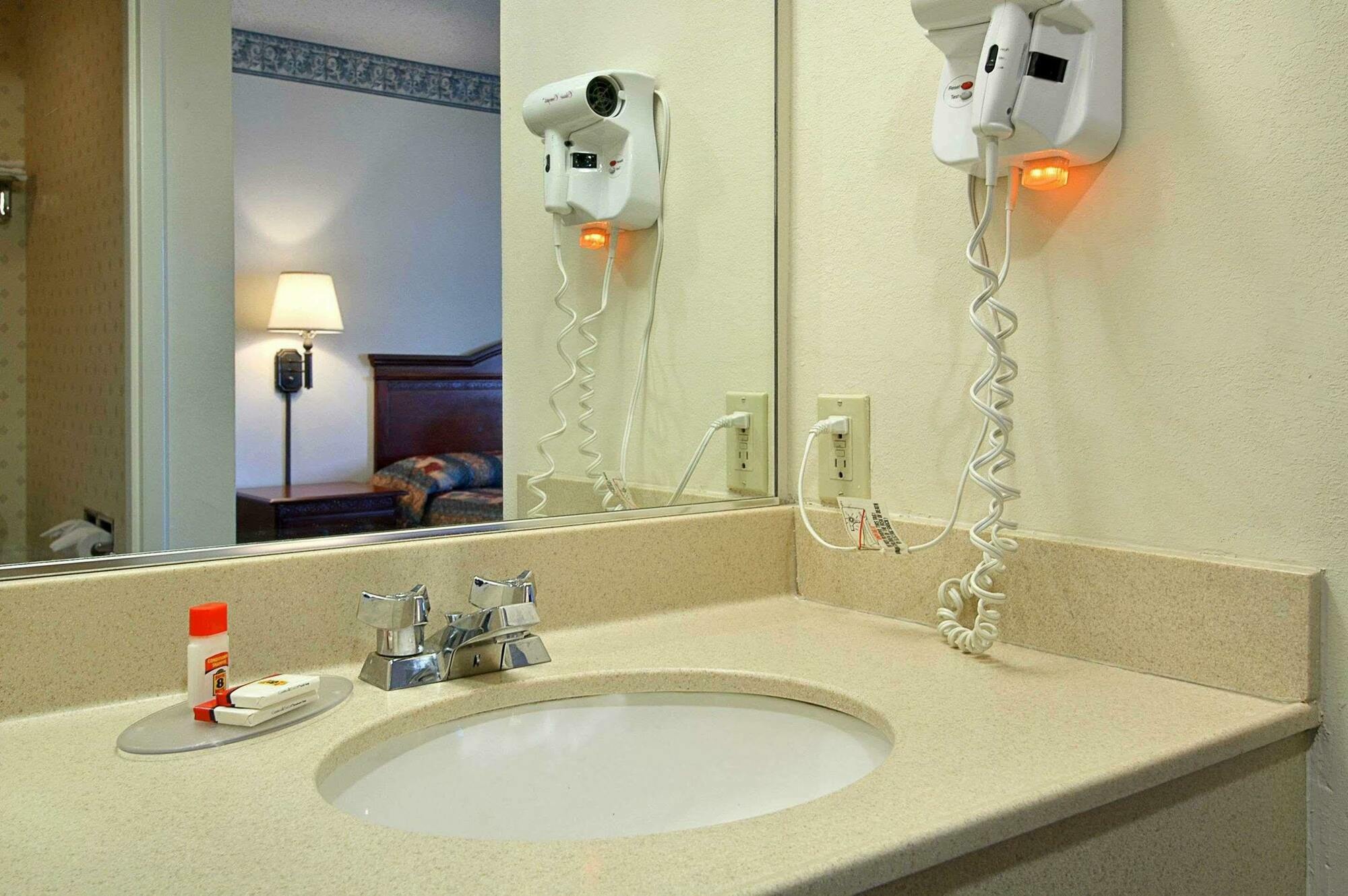 Super 8 By Wyndham Allentown Room photo